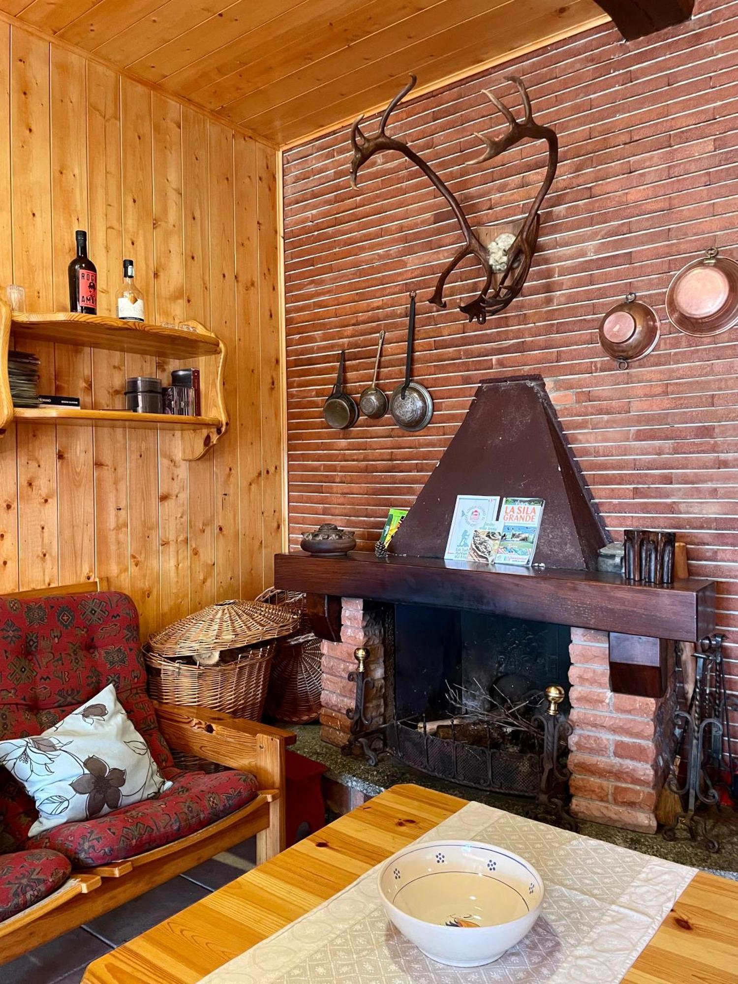 Chalet Natura La Taverna Dei 3 Porcellini Cavaliere (Cosenza) Exterior foto