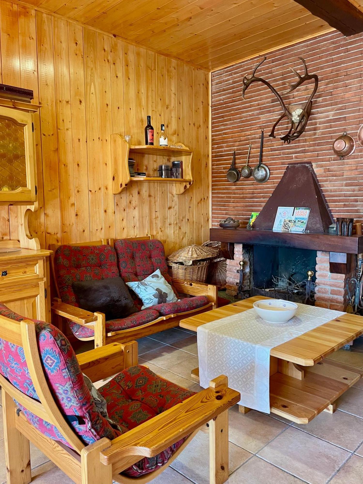 Chalet Natura La Taverna Dei 3 Porcellini Cavaliere (Cosenza) Exterior foto